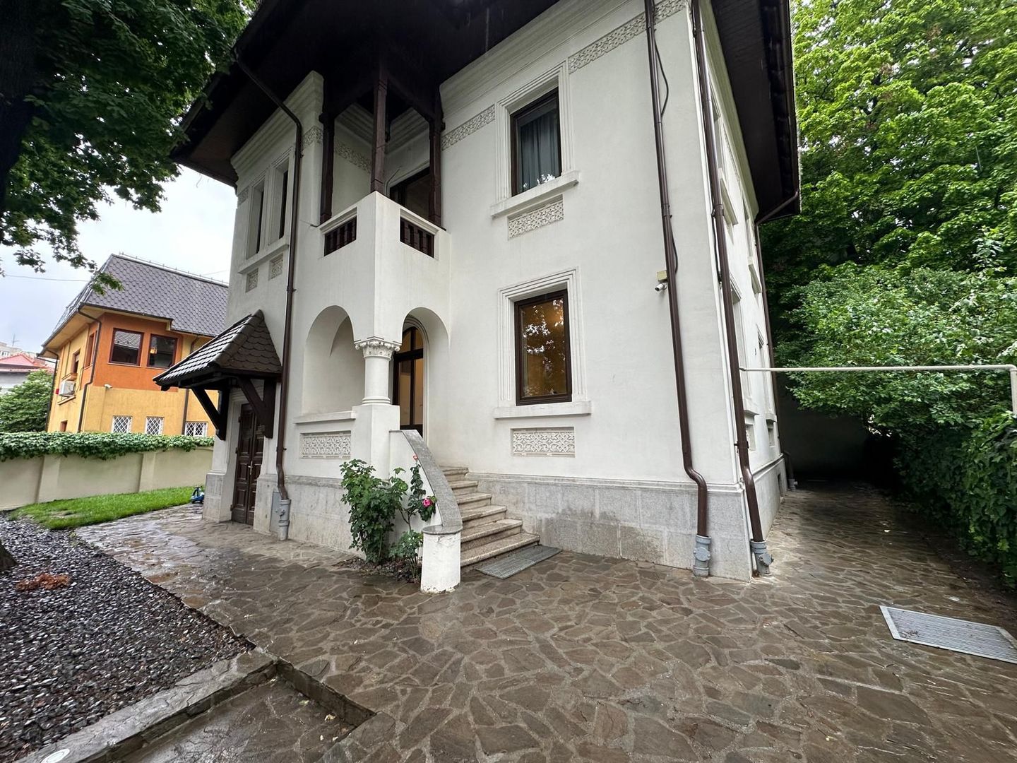 Individual rental house with garden in Kiseleff area