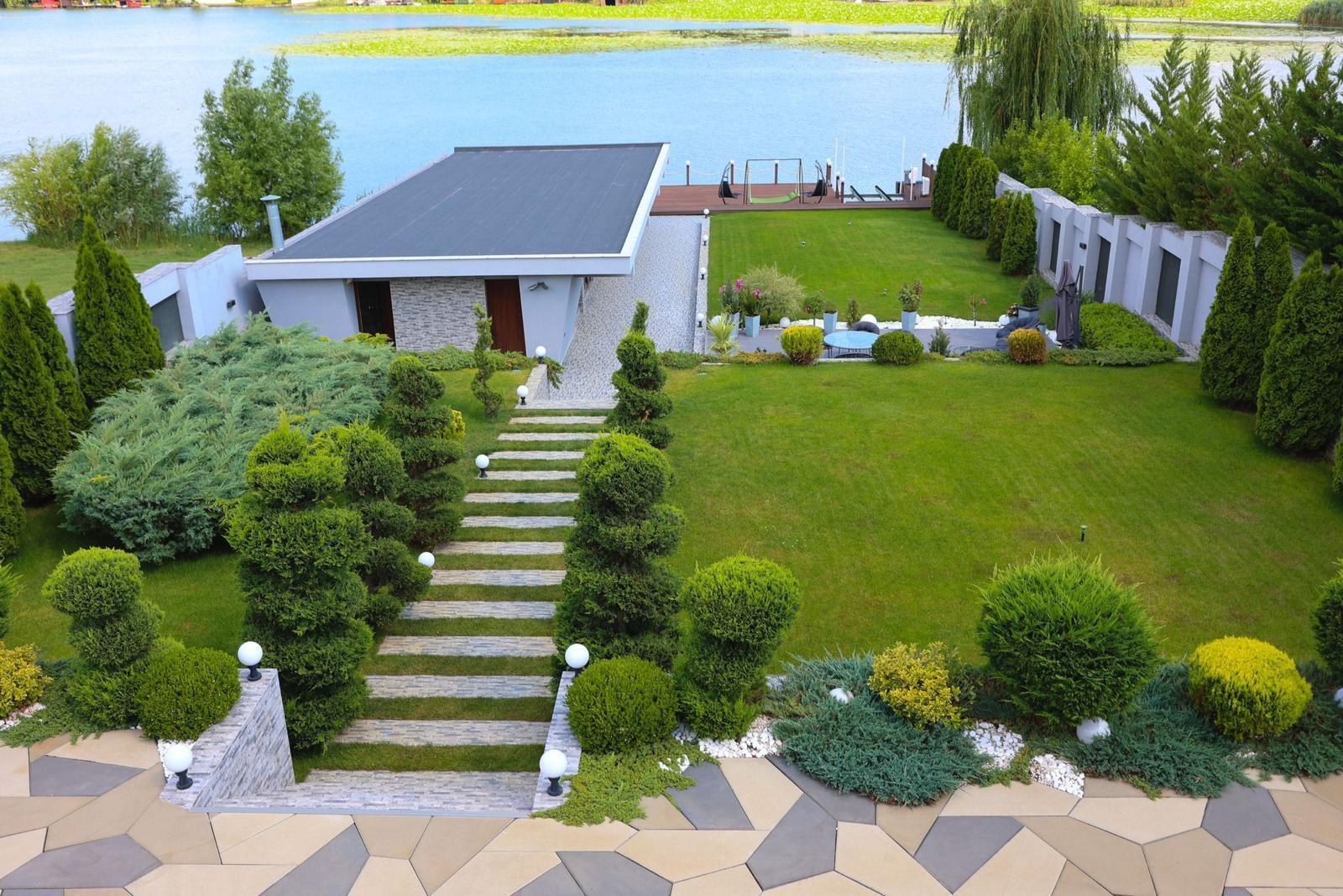 Snagov | Luxurious Waterfront Villa with Panoramic View