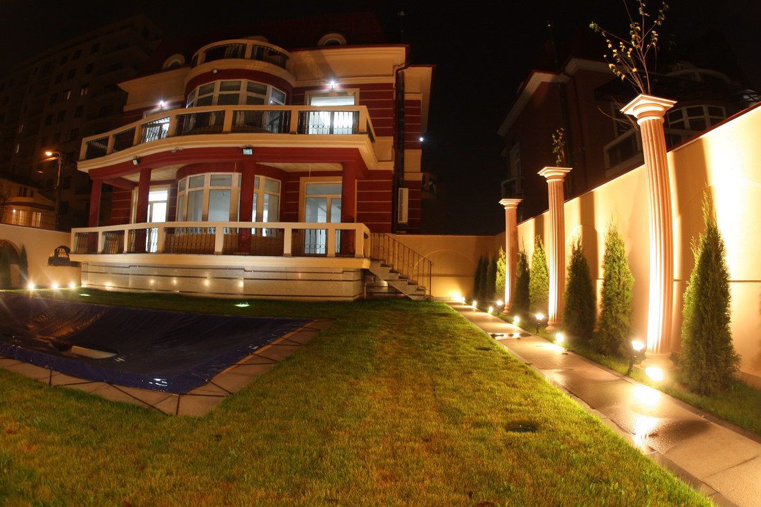 Luxury Villa with Swimming Pool in Herastrau